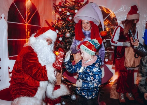 Ziemassvētku sajūtu dārzs “Brīnumu mežs” (foto: Ieva Romaško)