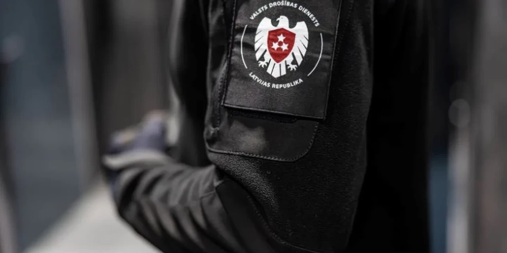 Minētais Latvijas pilsonis bija noslēdzis darba līgumus ar vairākiem Krievijā reģistrētiem uzņēmumiem, kur ieņēma ģenerāldirektora un direktora amatu.