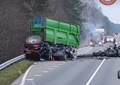 Tiek meklēti traģiskās traktora un automašīnas sadursmes aculiecinieki
