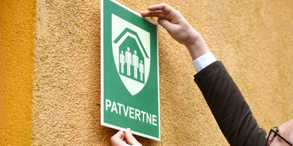 Plānots, ka patvertnes tiks izveidotas 123 pašvaldības ēkās, kas atrodas Īpašuma departamenta pārraudzībā, kā arī 23 pašvaldības īres namos.