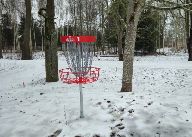 Iedzīvotāji aicināti izmēģināt disku golfu - Malnavā atvērts disku golfa parks "Malnova"