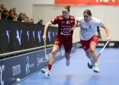 Latvijas florbolistes pasaules čempionātā joprojām cīnās bez uzvarām 