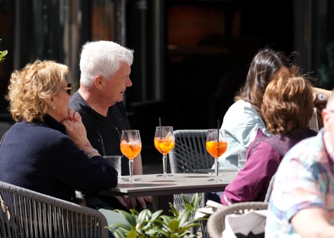Цены в Латвии делают вид, что снижаются, но чек в магазине об этом не знает: что происходит с инфляцией