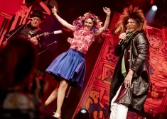 FOTO: "Brīnumskapis" ieskandina Ziemassvētku koncertizrādes “Ķekata, ļekata” turneju