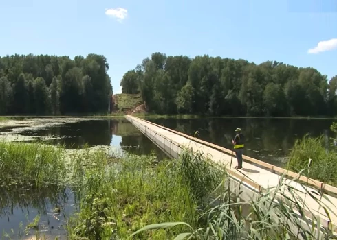 В лодке, перевернувшейся в пятницу в Лудзенском крае, находились сотрудники, которые строили понтонные мостки на границе.