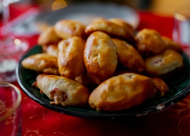 Kam jābūt galdā Ziemassvētku vakarā - un deviņas ēdienu receptes latvieša mielastam