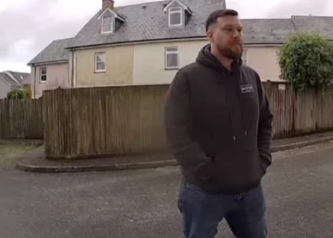 VIDEO: domofona kamera iemūžina vīrieša negaidīto reakciju pirms pirmā randiņa