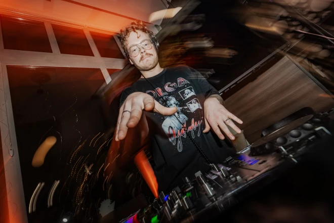 DJ Buba iegriež ballīti!