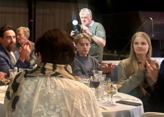 Svinīgajā pasākumā bija ieradušies arī Māras mazbērni Marats un Emīlija, kuru vecāki ir Māras meita aktrise Ilze Ķuzule-Skrastiņa un viņas vīrs aktieris Artūrs Skrastiņš.