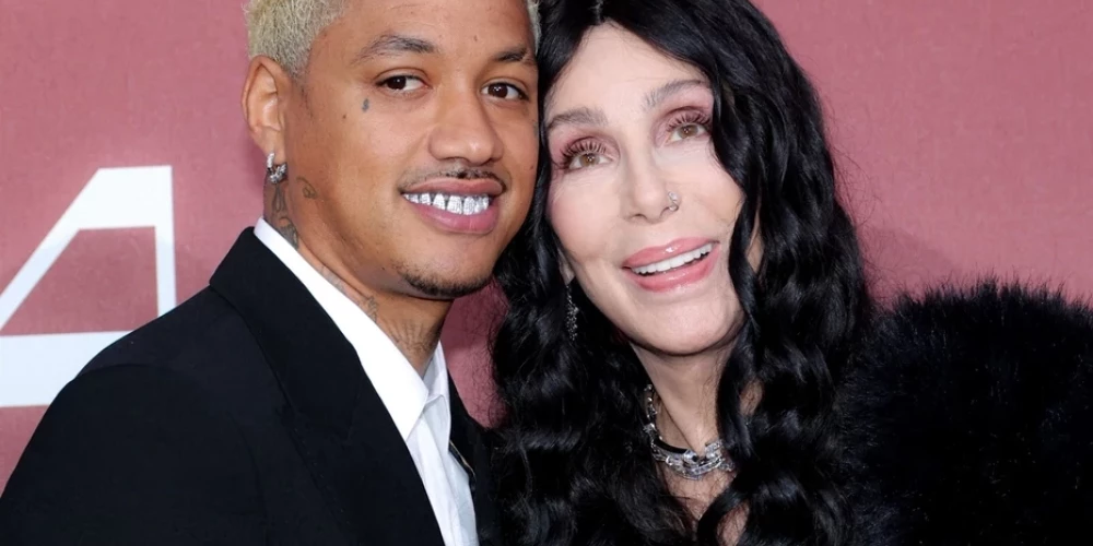 По слухам, 79-летняя Шер собирается выйти замуж за 39-летнего бойфренда.