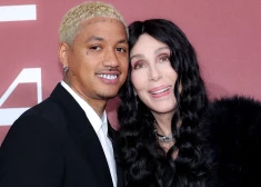 Шер собирается сыграть свадьбу накануне своего 80-летия, жених - вдвое моложе