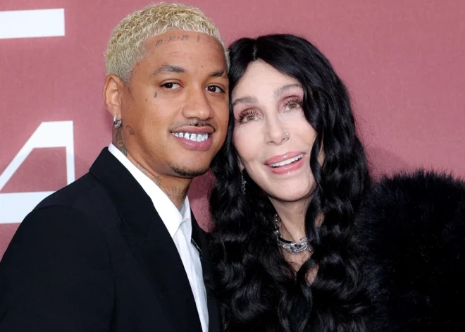 Шер собирается сыграть свадьбу накануне своего 80-летия, жених - вдвое моложе