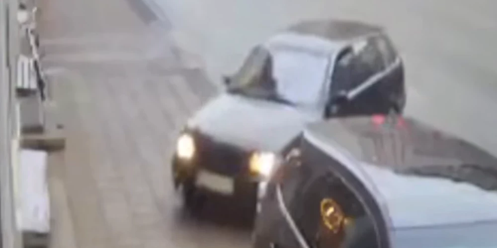 BMW ietriecas "Lexus" (ekrānuzņēmums no video)