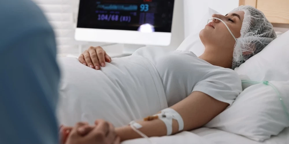 Mother Falls Into Coma After Plastic Surgery in Vietnam - News Directory 3