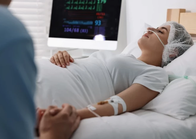 Ārsti cīnās par viņas dzīvību – trīs bērnu māte nonāk komā pēc vienkāršas plastiskās operācijas veikšanas Vjetnamā