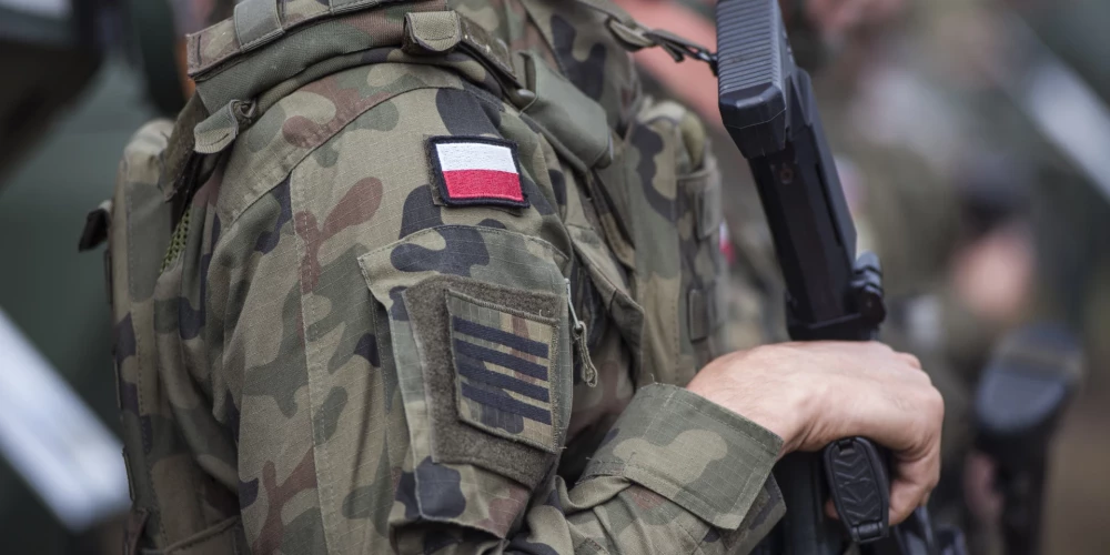 Vairums poļu atbalsta obligātās karaklausības atjaunošanu.