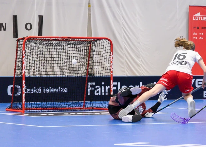 Latvijas florbolistes zaudē Dānijai un paliek pēdējās savā pasaules čempionāta grupā