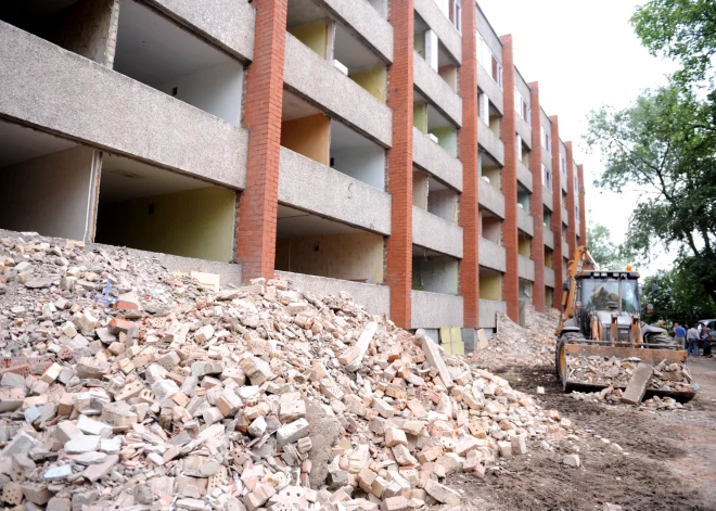 Renovācijas tempi Latvijā katastrofāli atpaliek: atjaunošana nepieciešama 26 600 ēkām