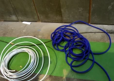 Valsts policija aiztur divas personas par 15 telekomunikāciju kabeļu zādzībām Ķengaragā