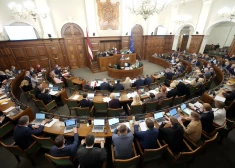 Бюджет принят, правительство устояло, а за спиной уже строят следующую коалицию