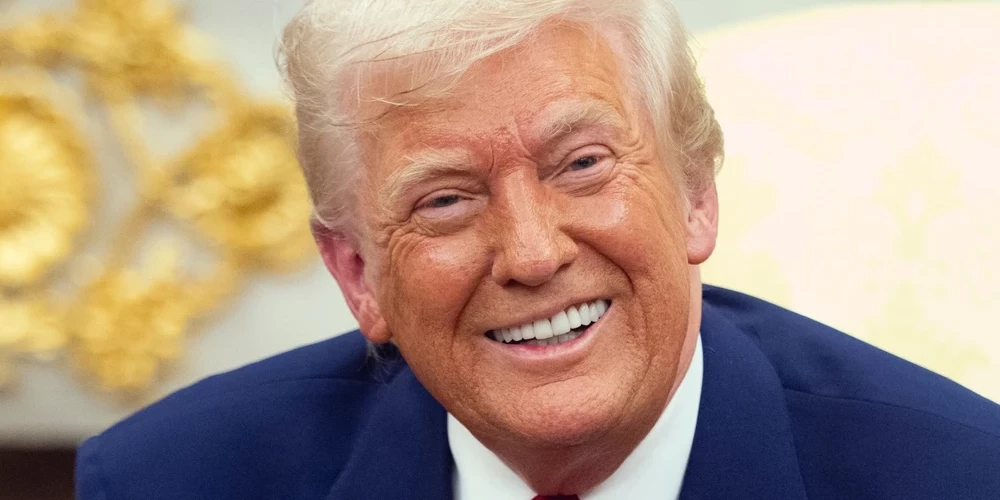 Tramps saņēmis slepenas atskaites par citplanētiešiem un avarējušiem NLO.