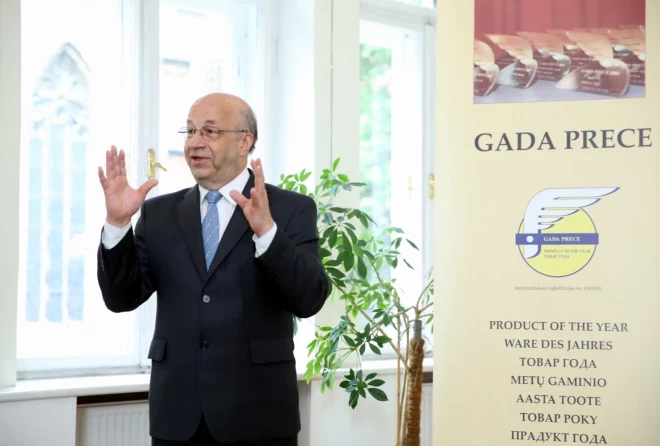 Председатель Латвийской ассоциации торговцев Хенрик Данусевич: "Требование лишнее и, на мой взгляд, даже незаконное".