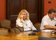 Saeimas komisijā uzliesmo ass strīds par sodītiem advokātiem — Lindai Liepiņai atslēdz mikrofonu