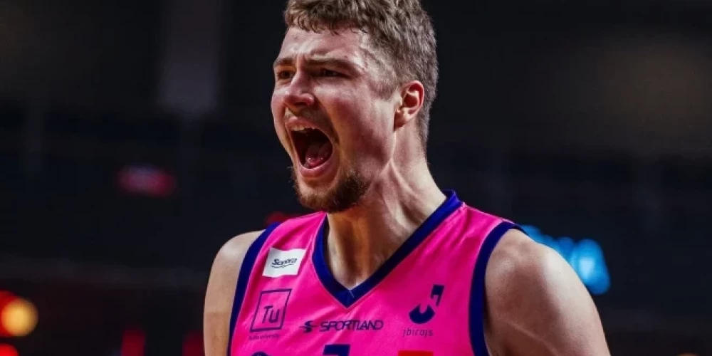 Krišs Helmanis tomēr savā bijušajā klubā neatgriezās, bet turpinās leģionāra gaitas.