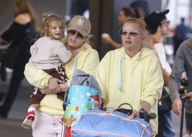 GALER Rebela Vilsone ar sievu Ramonu Agrumu un meitu Roisu 2024. gada decembrī.