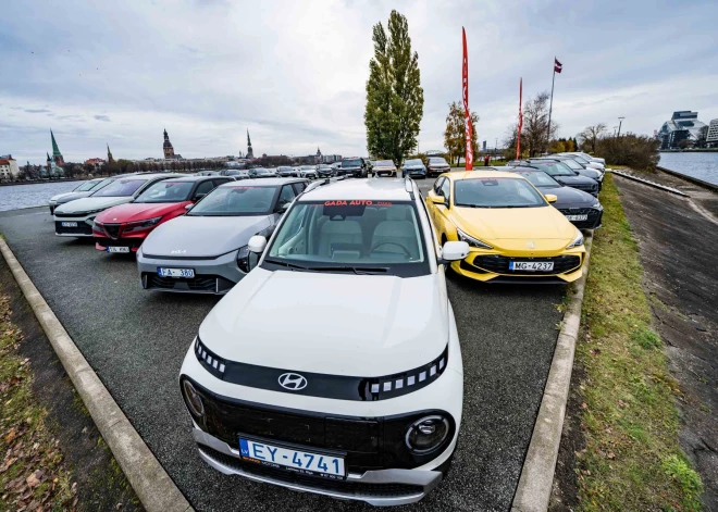 “Latvijas Gada auto 2026” pasākums norit praktiski visa gada garumā, žūrijai jau pavasarī dodoties nedēļas nogales braucienā ar konkursam pieteiktajiem pirmajiem modeļiem.