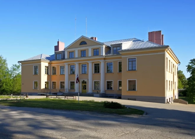 Saldū uzsākti būvdarbi Kalnsētas pamatskolā