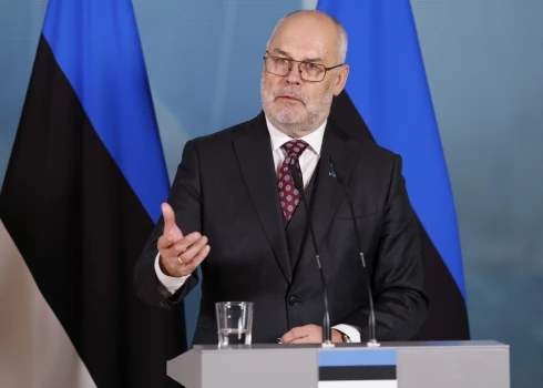 Pēc vēstnieka Jāpa Oras ieteikuma Kazahstānas vizītes laikā Igaunijas prezidents Alars Kariss pārrakstīja savu runu, mīkstinot izteikumus par Krievijas agresiju Ukrainā