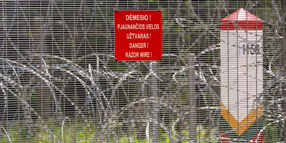 Lietuvai nācies nocietināt savu robežu ar Baltkrieviju, taču pēdējā laikā no turienes pastāvīgi lido meteoroloģiskie baloni