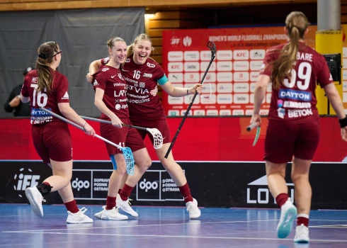Latvija florbolistes pasaules čempionātā (foto: Matyas Klapa / International Floorball Federation)