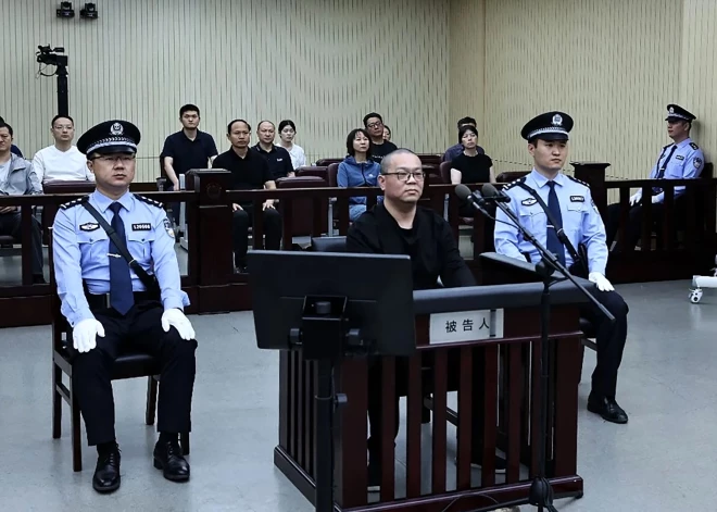 Ķīnā ar nāvi sodīts “China Huarong International Holdings” bijušais vadītājs par fantastiski milzīgu kukuļu saņemšanu