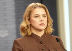 Koalīcijai ir balsu vairākums, uzsver premjere