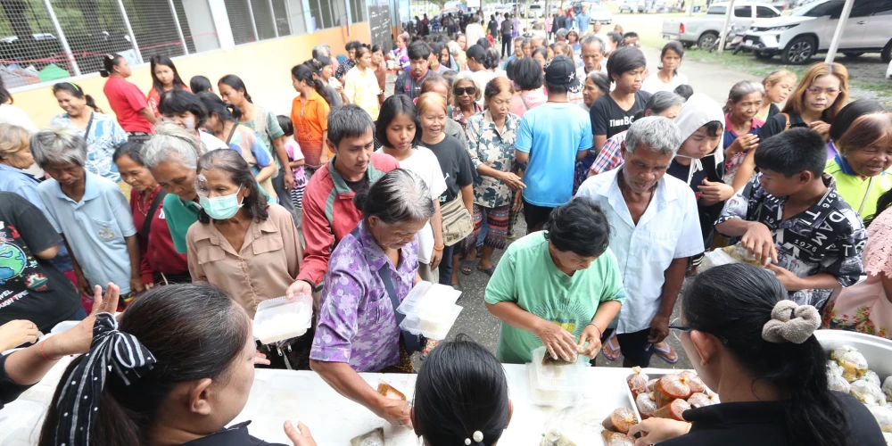 Kambodžas un Taizemes robežsadursmju laikā evakuēti simtiem tūkstoši iedzīvotāju. 