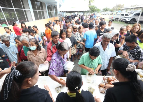 Kambodžas un Taizemes robežsadursmju laikā evakuēti simtiem tūkstoši iedzīvotāju. 