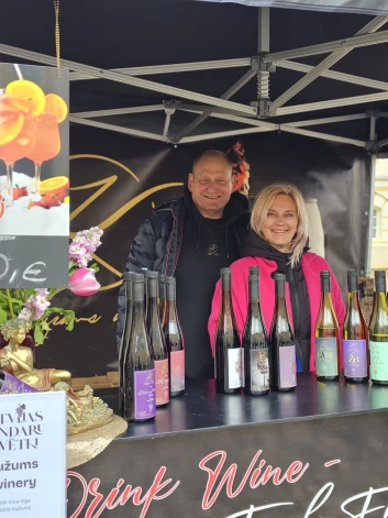 “Kužums Winery” saimnieks Gatis Kužums ir gandarīts, ka Latvijā popularitāti gūst vietējā vīna svētki un tūrisms uz vīndarītavām.