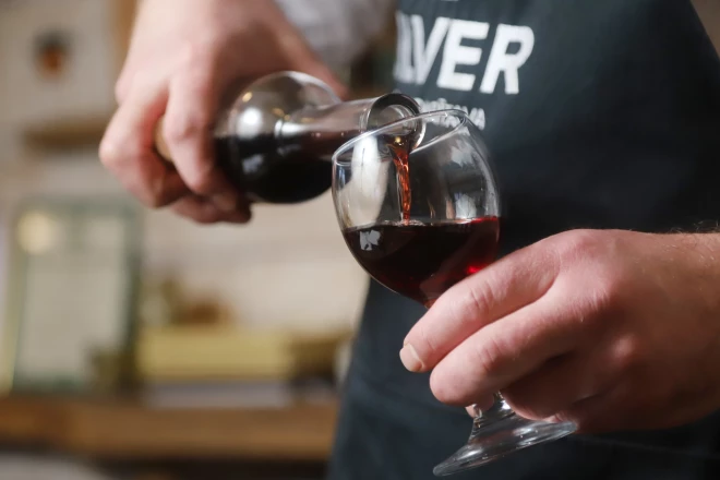 Latvijas vīns iegūst atpazīstamību kā “aukstā klimata vīns” (attēlā Zilvera vīdarītavā).