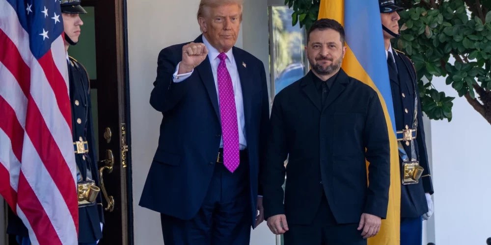 Посланники президента США Дональда Трампа дали Владимиру Зеленскому несколько дней на ответ на предложенный Вашингтоном мирный план.