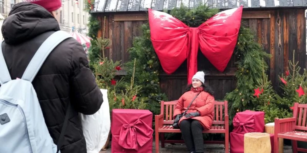 Naktī uz ceturtdienu Latvijā mitēsies nokrišņi un gaisa temperatūra saglabāsies decembrim neraksturīgi augsta.