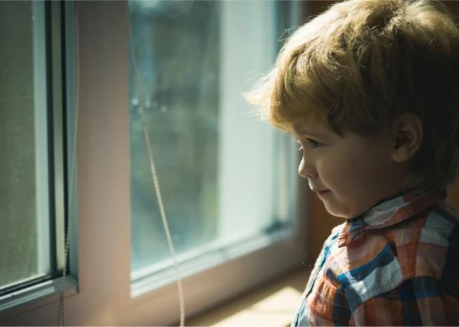 Atbalsta stingrākas prasības laulības šķiršanai pie notāra ģimenēm ar bērniem