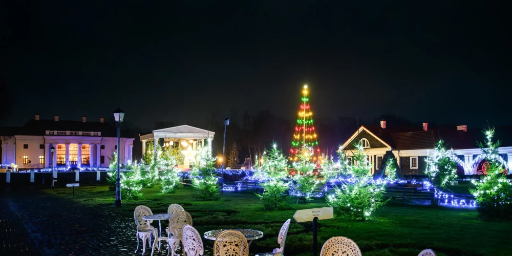 Pakrojas muižā ar festivālu "Ziemassvētku piedzīvojumu darbnīcas"  atklāta ziemas sezona.