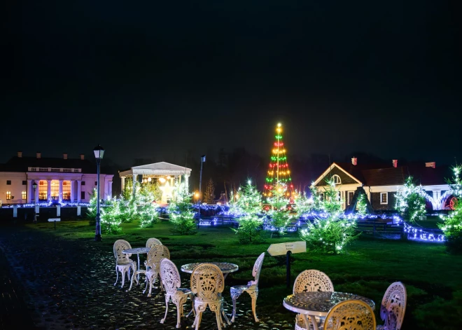 Pakrojas muižā ar festivālu "Ziemassvētku piedzīvojumu darbnīcas" atklāta ziemas sezona.