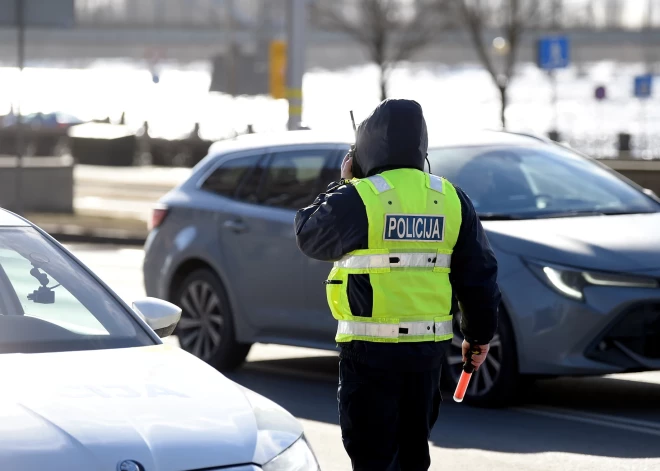 No rītdienas policija par ceļu satiksmes pārkāpumiem, kas konstatēti neapturot transportlīdzekli, piemēros sodus automatizēti