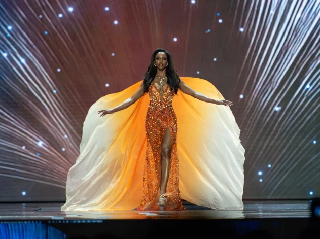 19 ноябряучастница «Мисс Вселенная» Габриэль Генри из Ямайки рухнула со сцены в техническую яму во время показа вечерних нарядов.