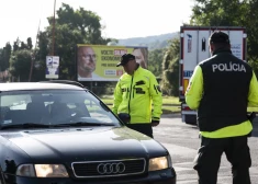 Pēc Trampa uzslavas Ungārija paziņo, ka vairs nepieņems nevienu migrantu