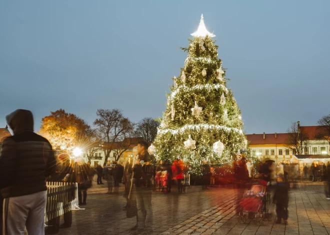 Ziemassvētki Baltijā: kā rotā, svin un strīdas Latvija, Lietuva un Igaunija