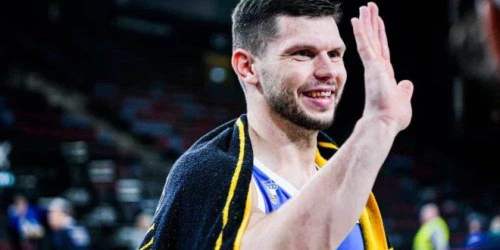Latvijas basketbolists Rihards Lomažs ULEB Eirokausa mačā guva 18 punktus.